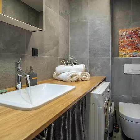 Dream - Exclusive With Balcony By Seaside Apartment