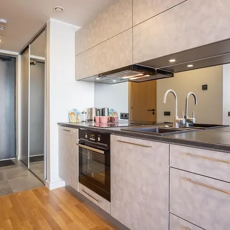 Apartment Dream - Exclusive With Balcony By Seaside